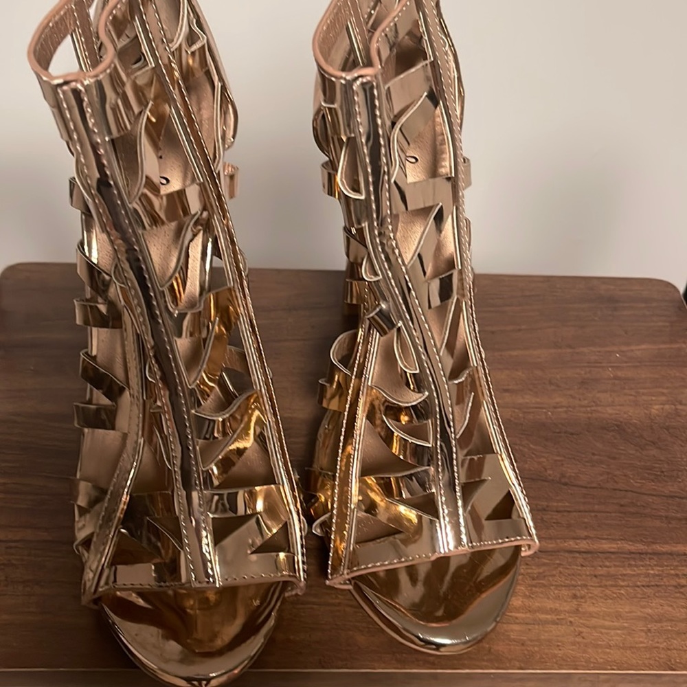 Rosè gold open toe booties